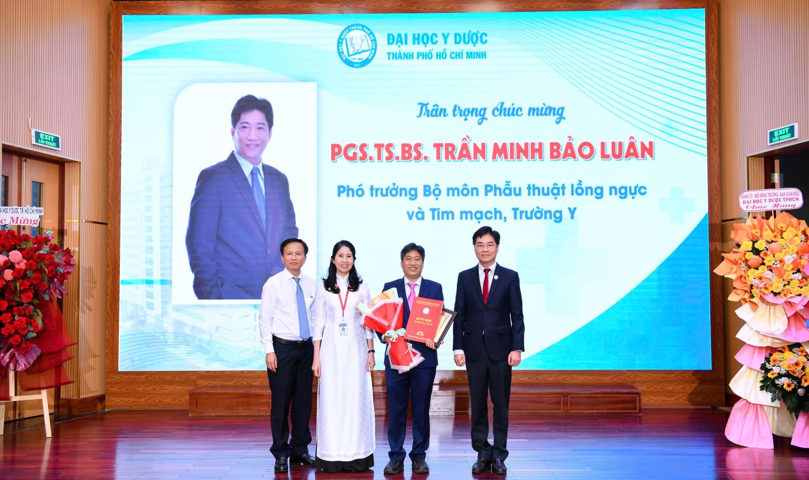 nhà trường chúc mừng BS Luân.jpg